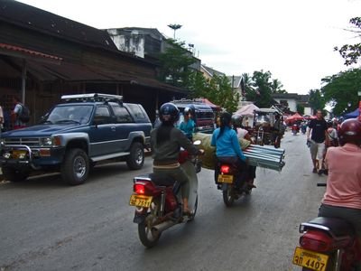 LuangPrabangNightBazaar01
