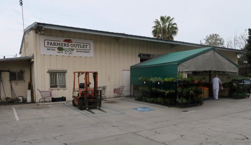 Farmers Outlet 01