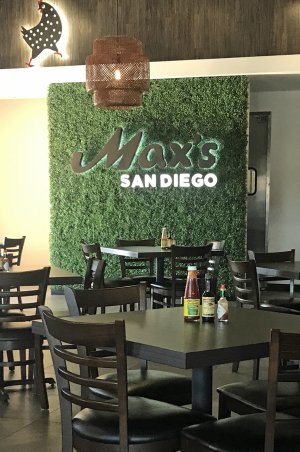Max's 11