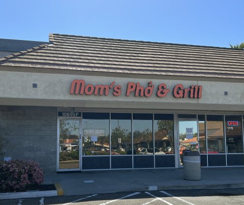 Moms Pho 01
